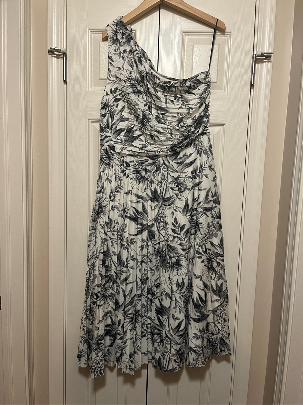 H&M One Shoulder Dress - Black and White Floral - Picture 6 of 7